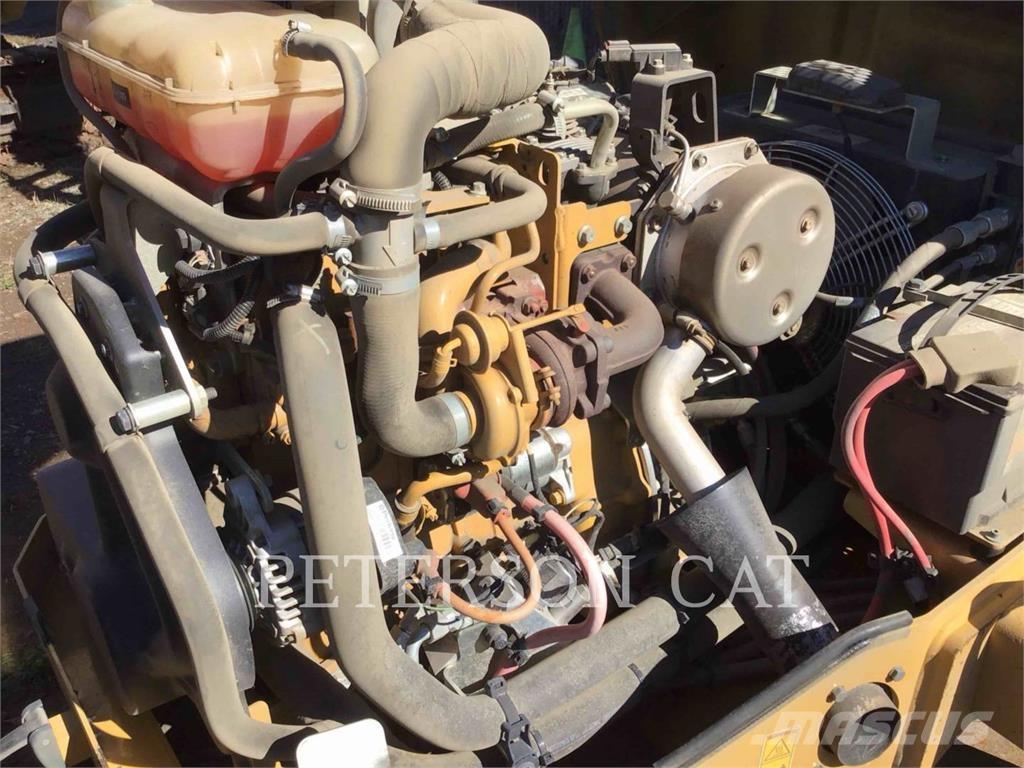 CAT CB24B Двойни барабанни ролки

