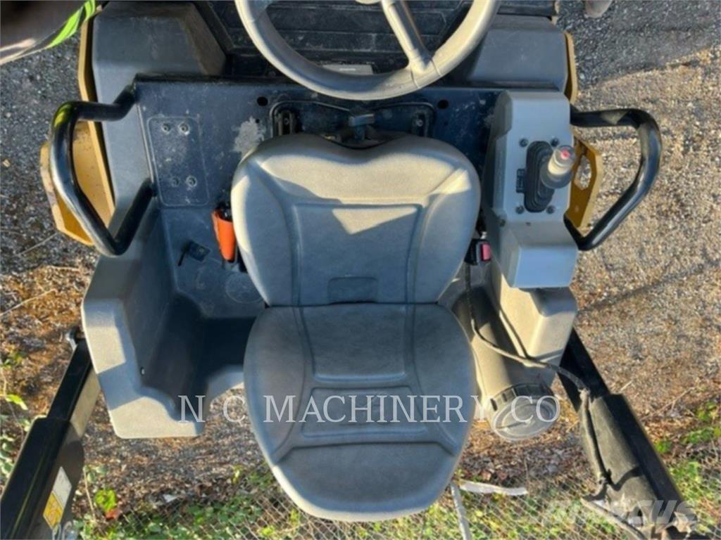 CAT CB4.0 Машини за асфалт