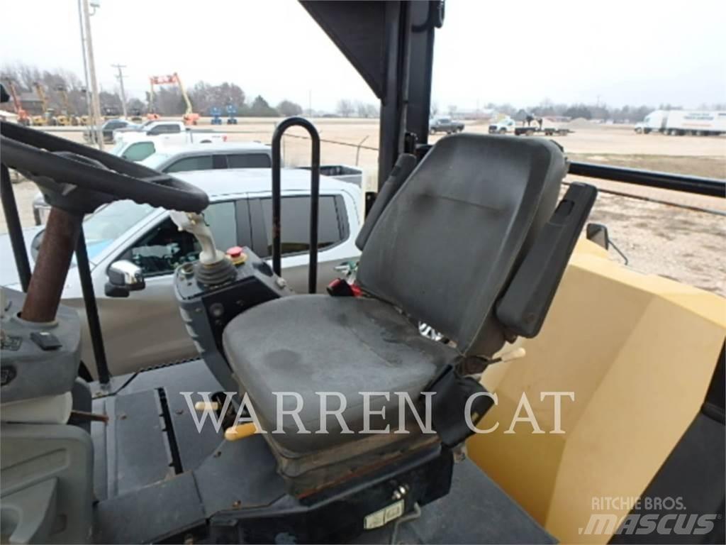 CAT CB64 Машини за асфалт