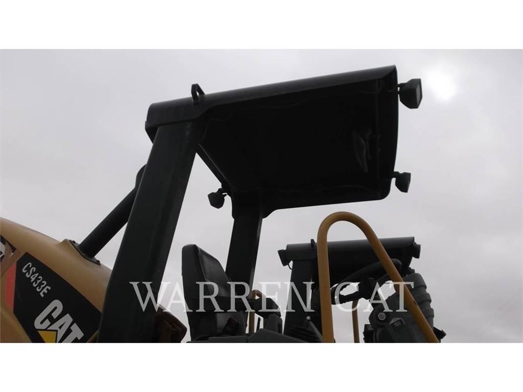 CAT CS433E Машини за асфалт