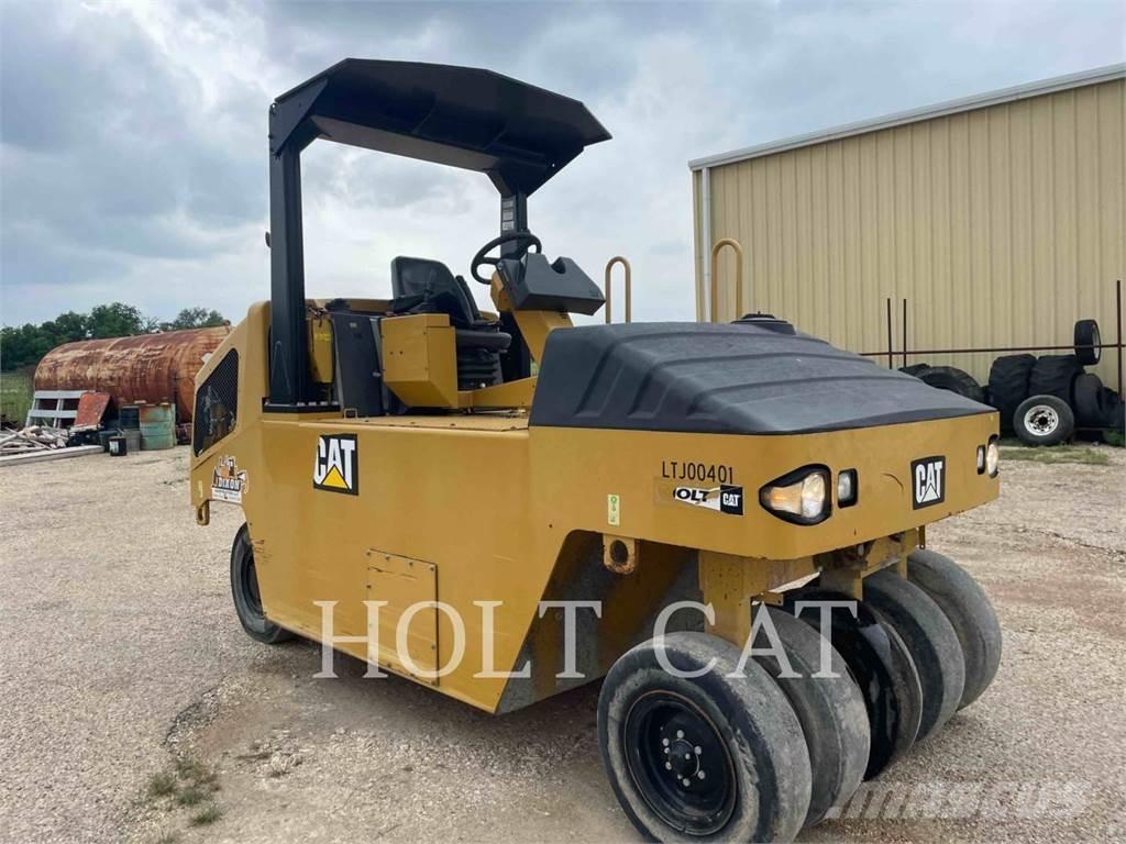 CAT CW14 Пневматични гумени  ролки
