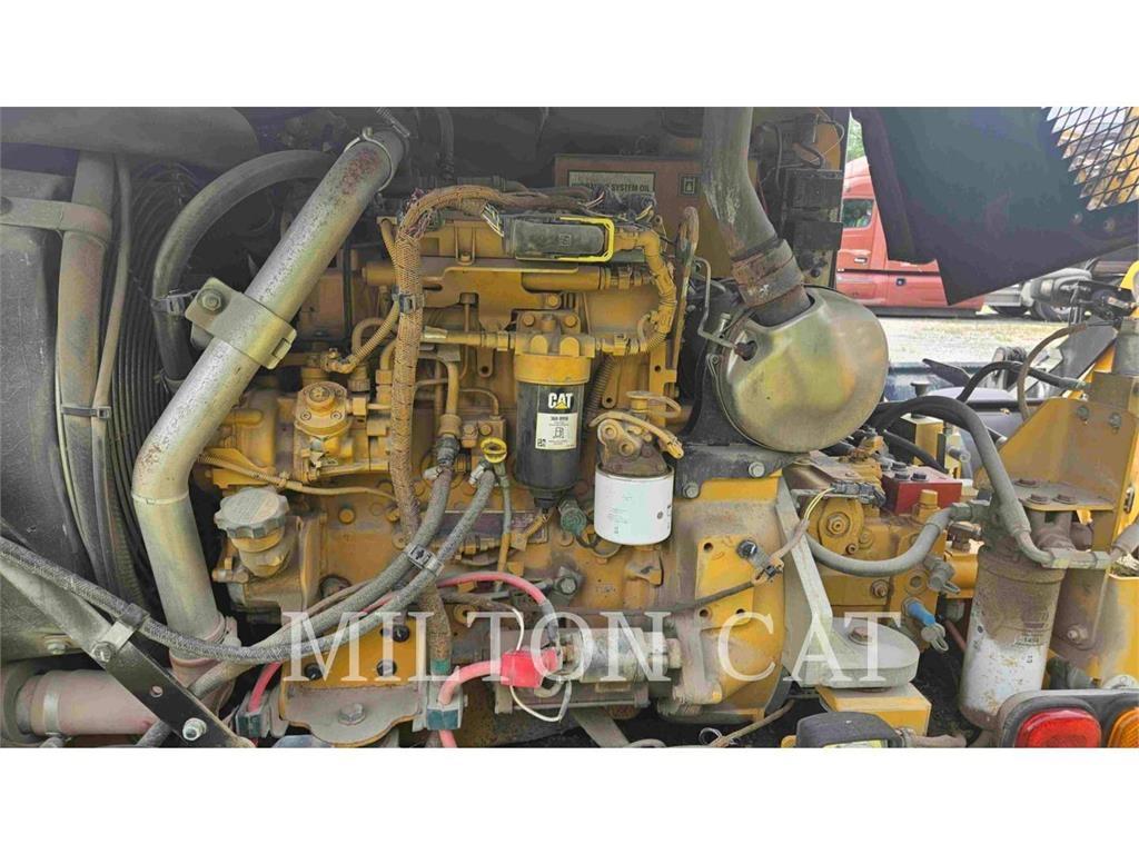 CAT CW14 Пневматични гумени  ролки
