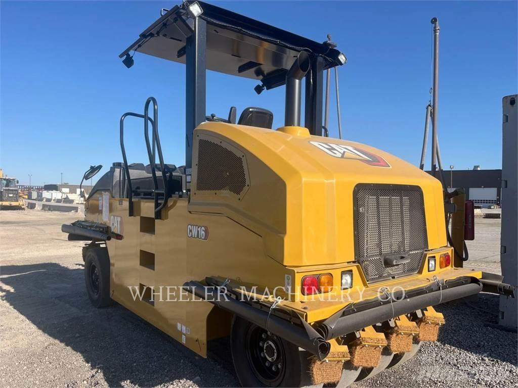 CAT CW16 Пневматични гумени  ролки

