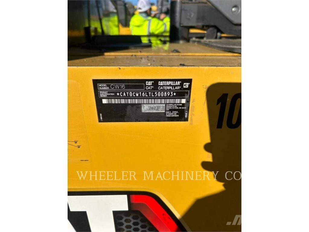CAT CW16 Пневматични гумени  ролки
