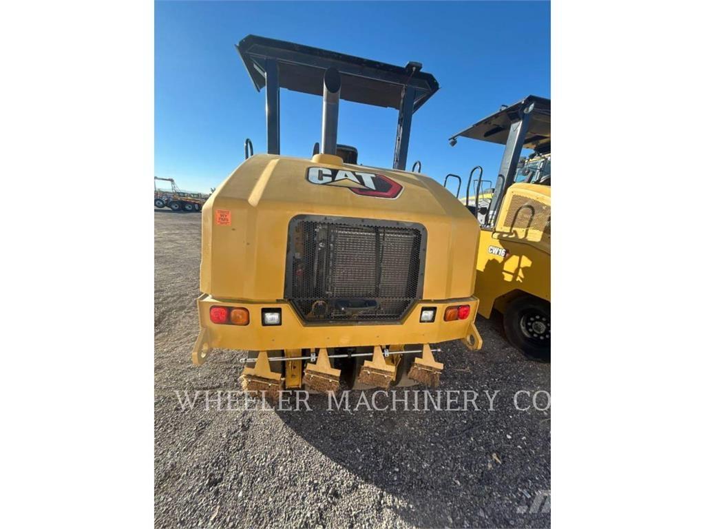 CAT CW16 Пневматични гумени  ролки
