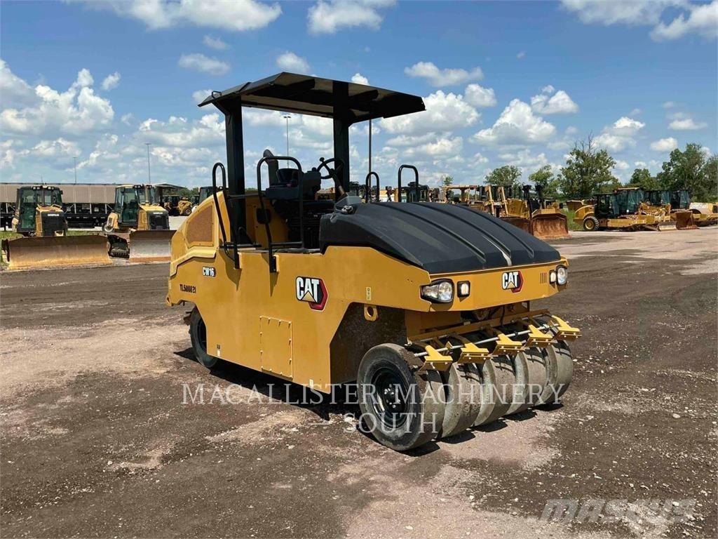 CAT CW16 Пневматични гумени  ролки
