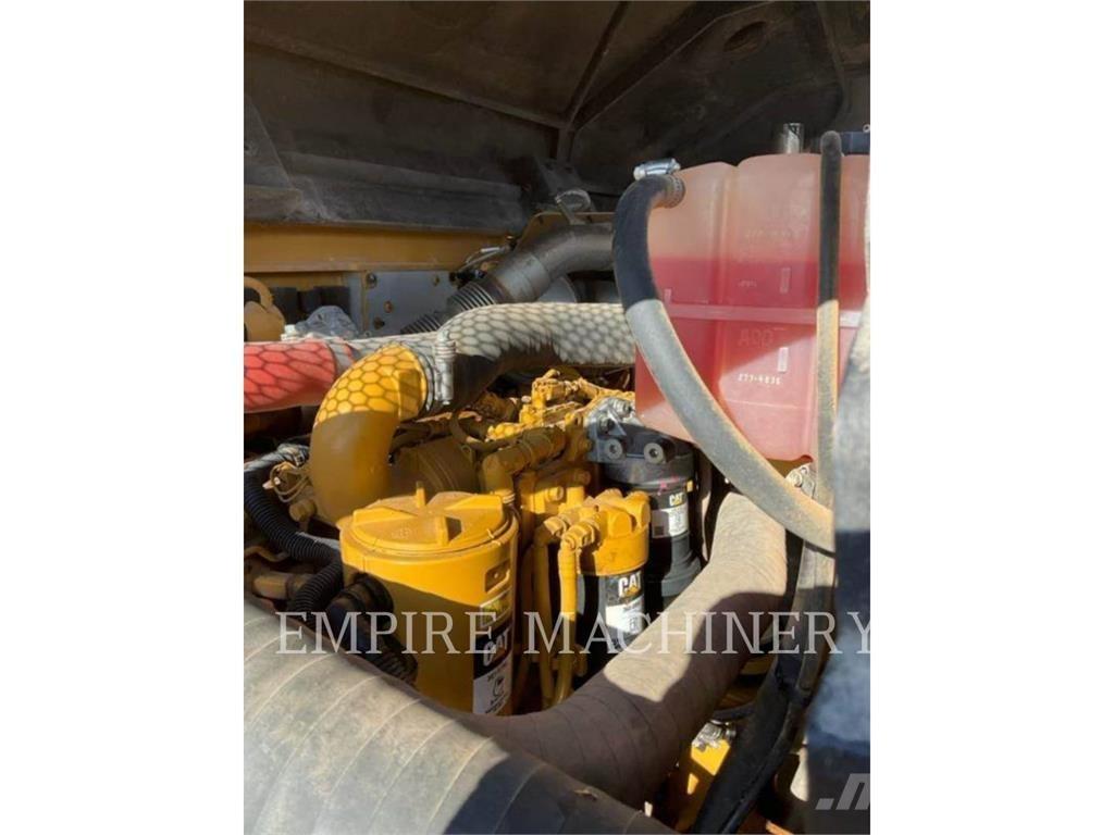 CAT CW34 Пневматични гумени  ролки
