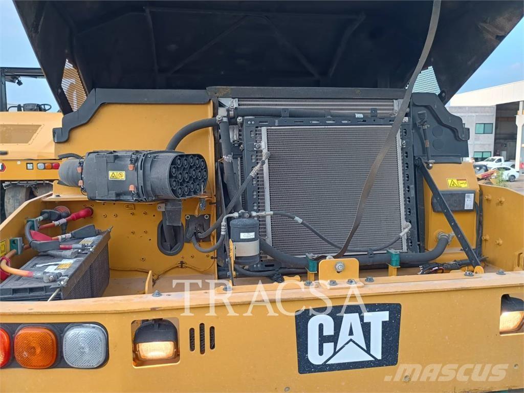 CAT CW34LRC Пневматични гумени  ролки
