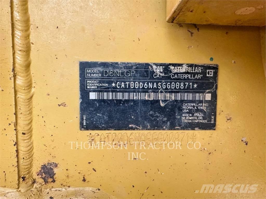CAT D 6 N LGP Верижни булдозери
