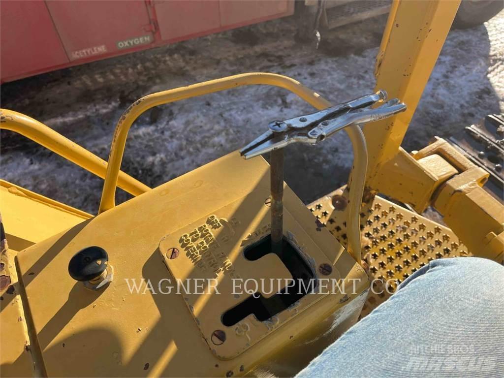 CAT D1 Верижни булдозери
