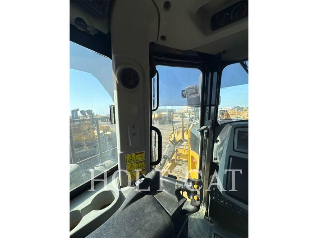 CAT D10T Верижни булдозери
