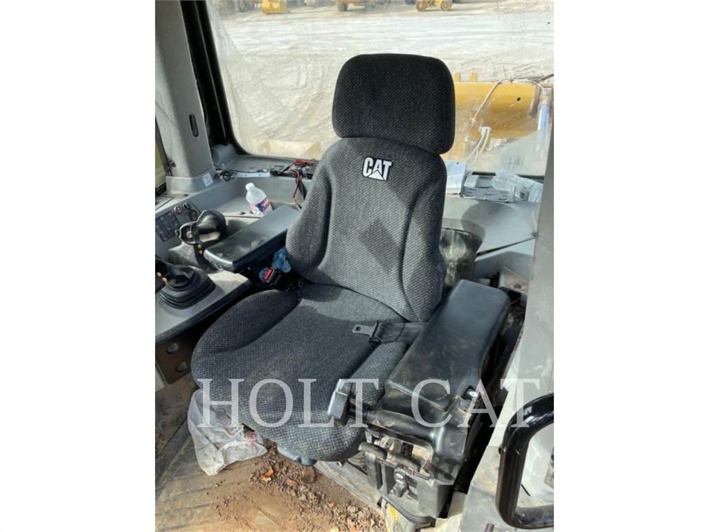 CAT D10T Верижни булдозери
