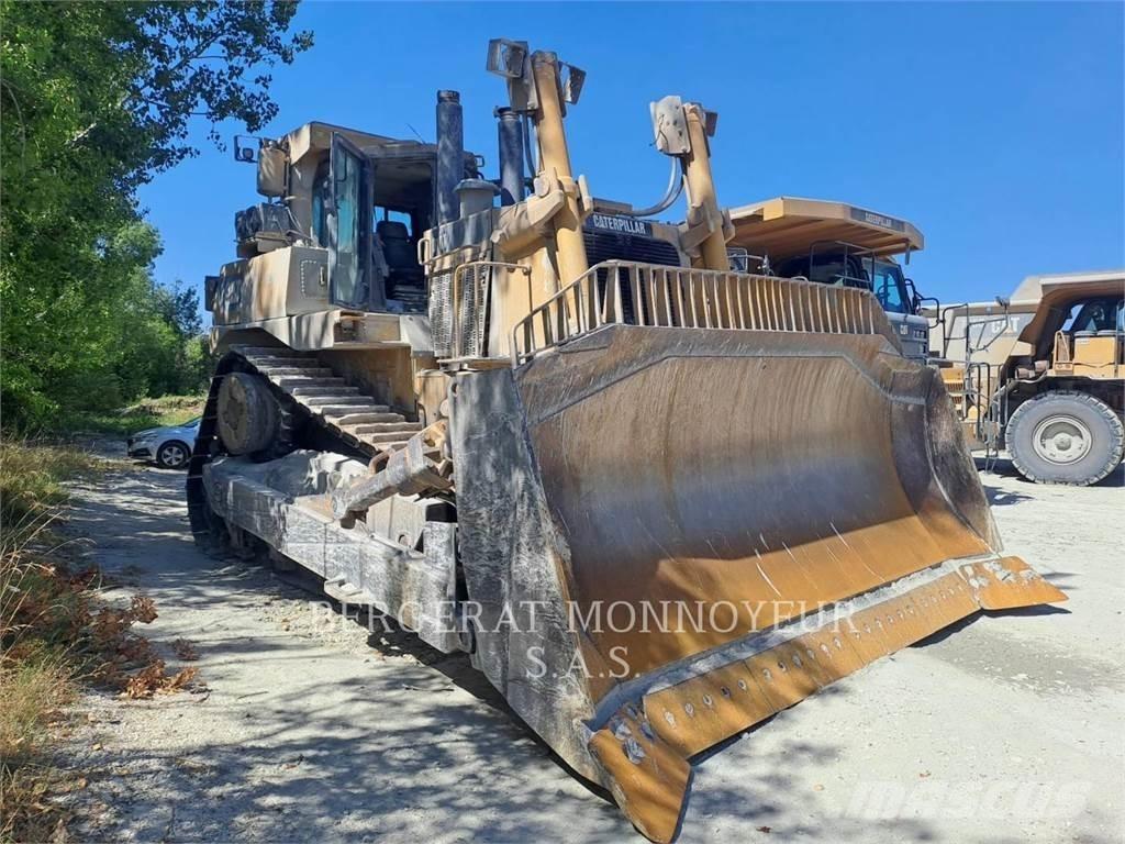 CAT D10T Верижни булдозери
