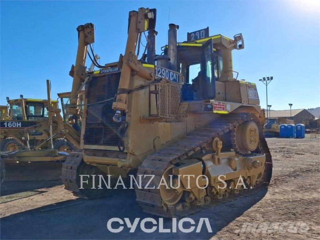 CAT D10T Верижни булдозери

