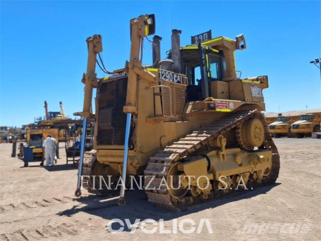 CAT D10T Верижни булдозери

