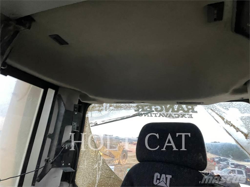 CAT D10T2 Верижни булдозери
