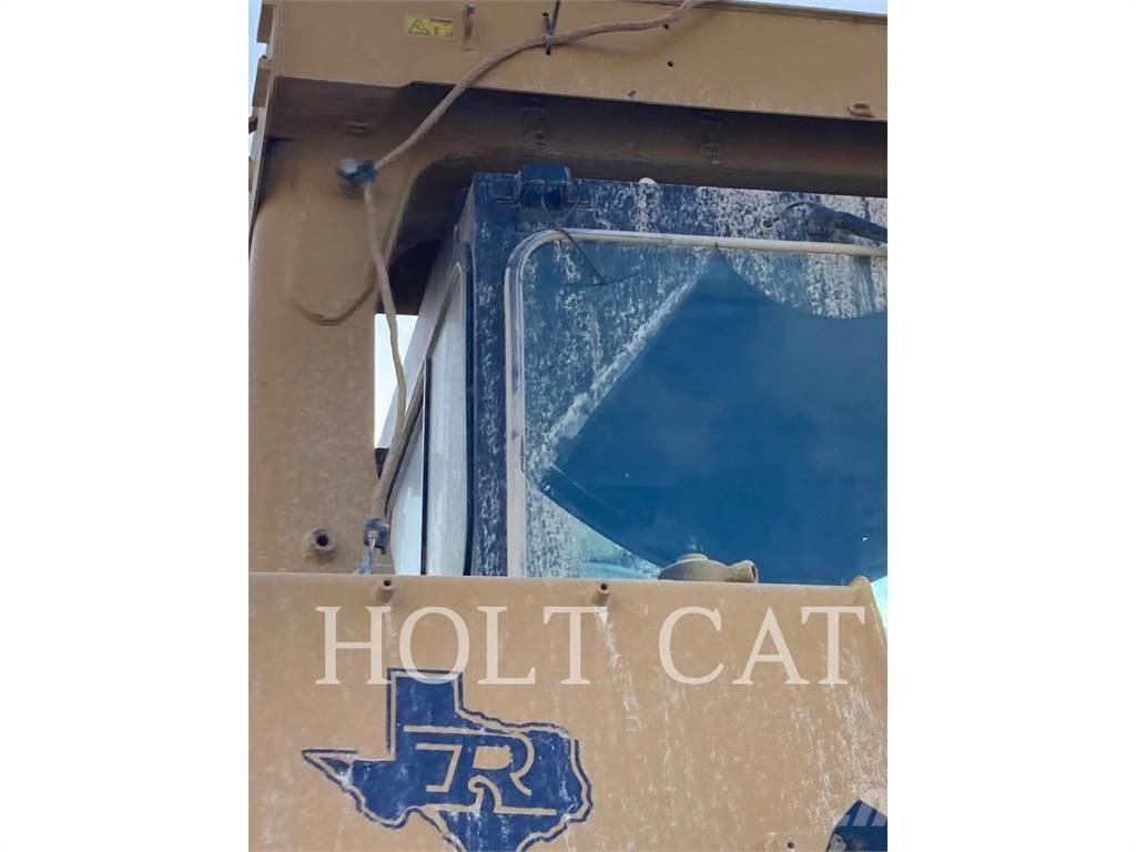 CAT D10T2 Верижни булдозери
