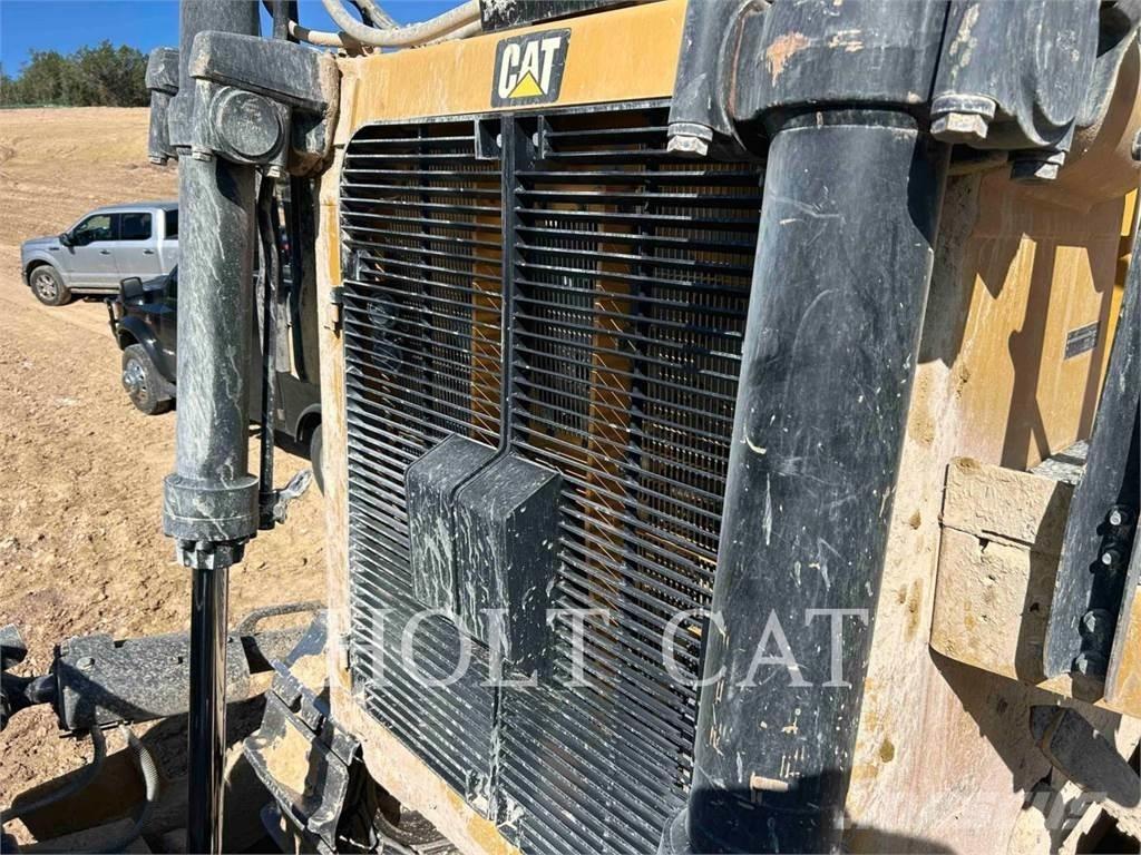 CAT D10T2 Верижни булдозери
