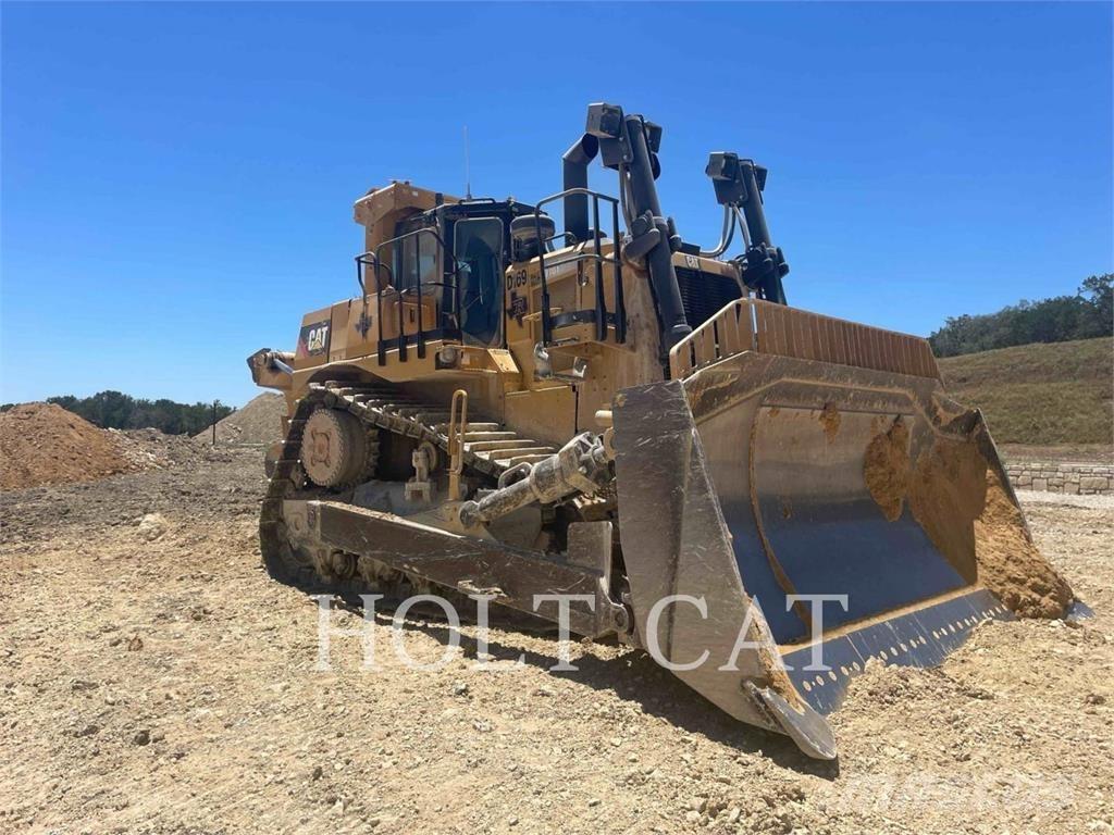 CAT D10T2 Верижни булдозери
