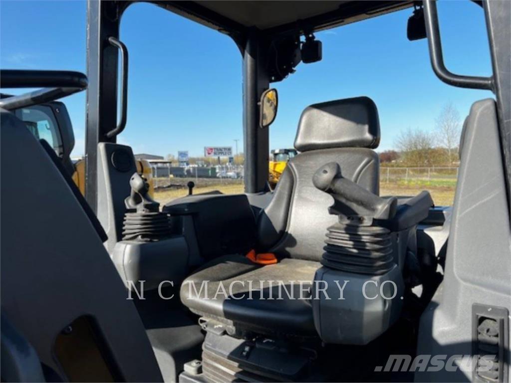 CAT D2 XLCN Верижни булдозери
