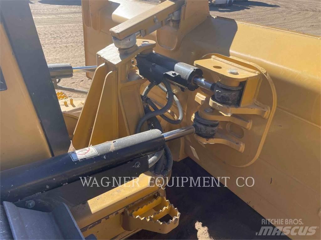 CAT D3 Верижни булдозери
