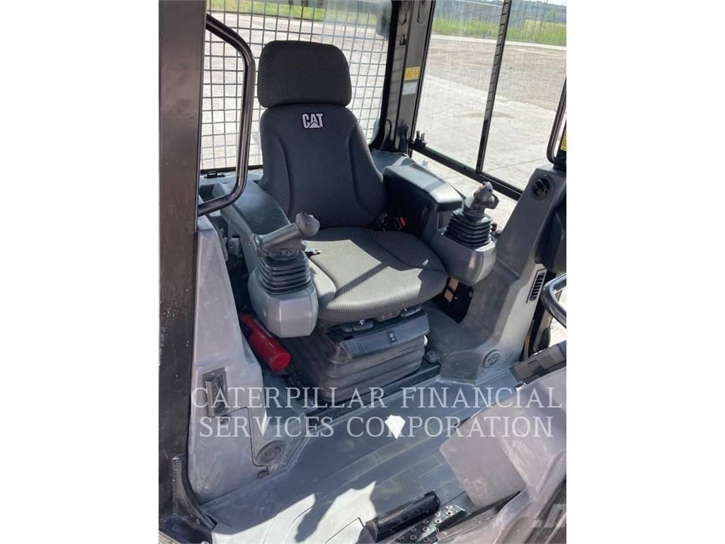 CAT D3-12 Верижни булдозери
