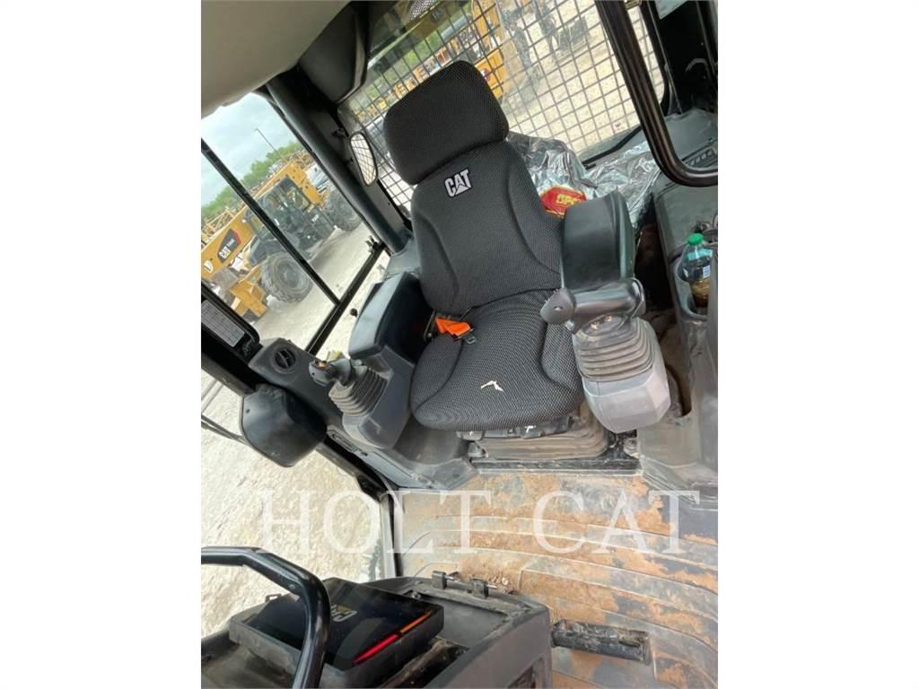 CAT D3 CAB3 Верижни булдозери
