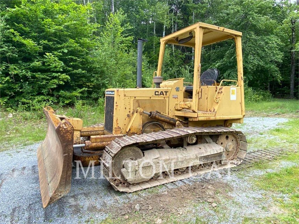 CAT D3B Верижни булдозери
