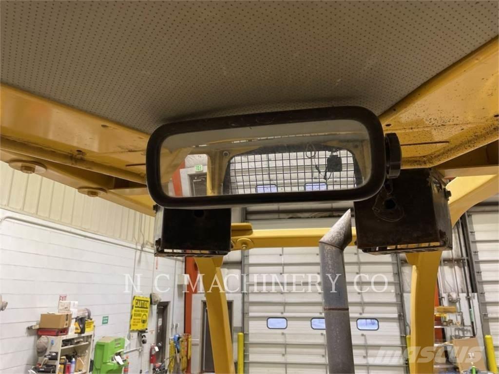 CAT D3G XLCN Верижни булдозери
