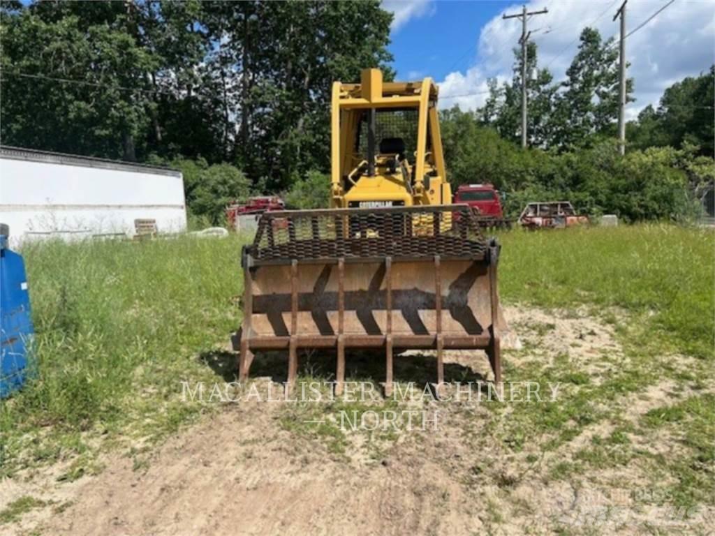CAT D3GX Верижни булдозери

