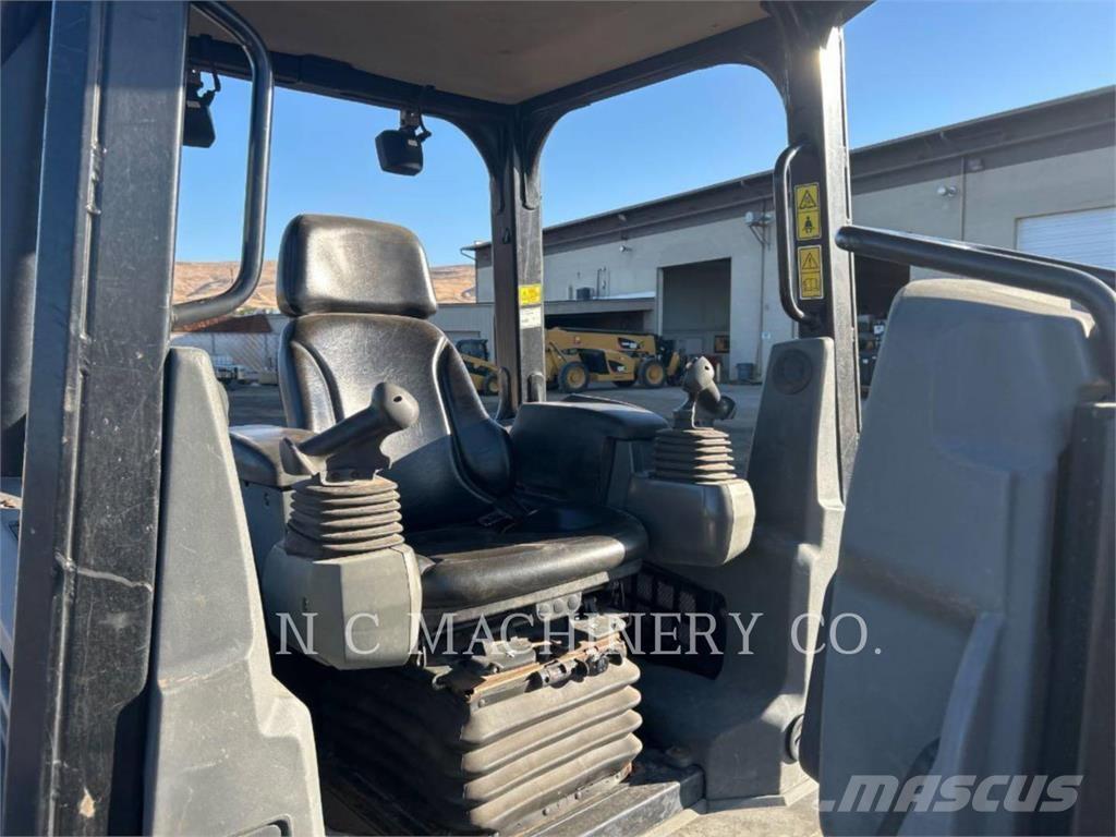 CAT D3K2 XLCN Верижни булдозери
