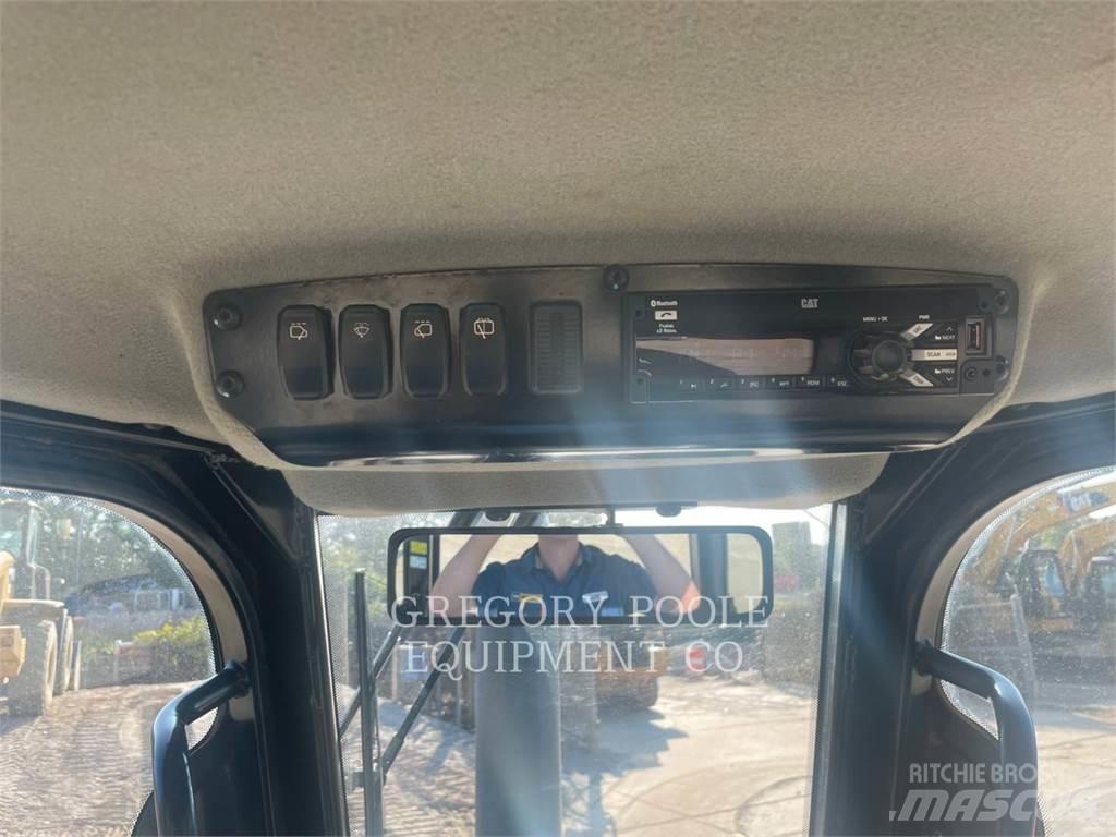 CAT D3K2LGP Верижни булдозери
