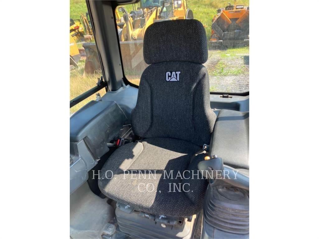 CAT D3K2XL Верижни булдозери
