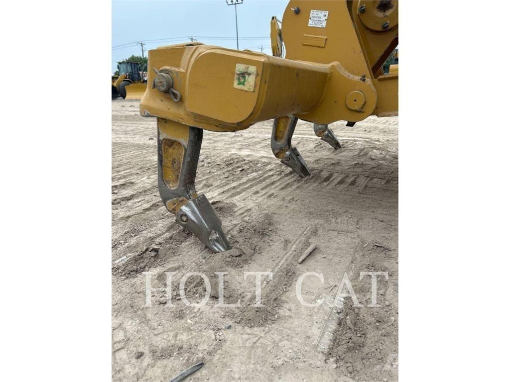 CAT D4 CAB3 Верижни булдозери
