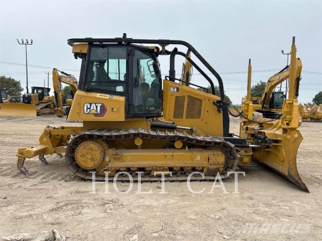 CAT D4 CAB3 Верижни булдозери
