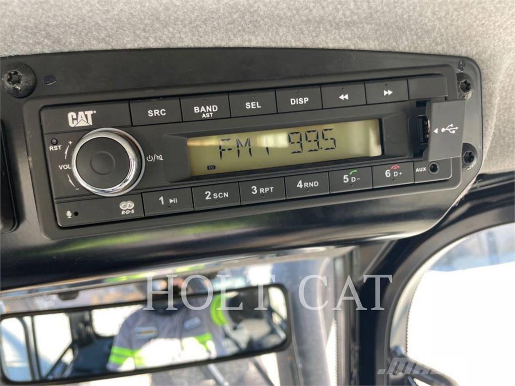 CAT D4 LGPCAB Колесни товарачи