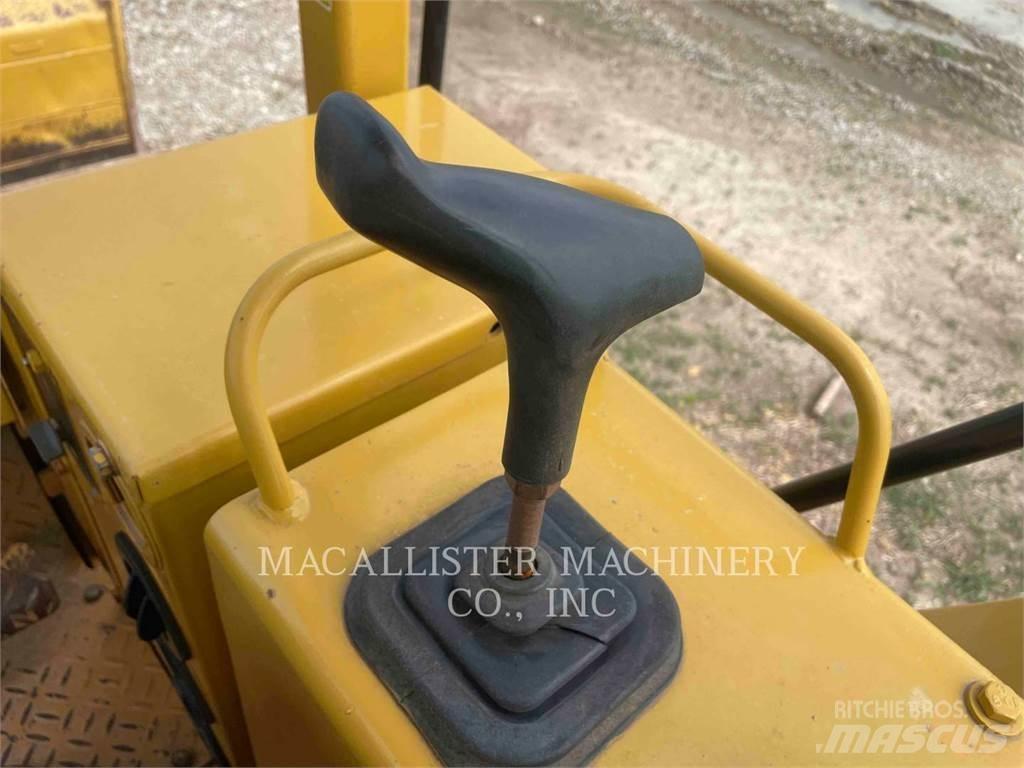 CAT D4C Верижни булдозери

