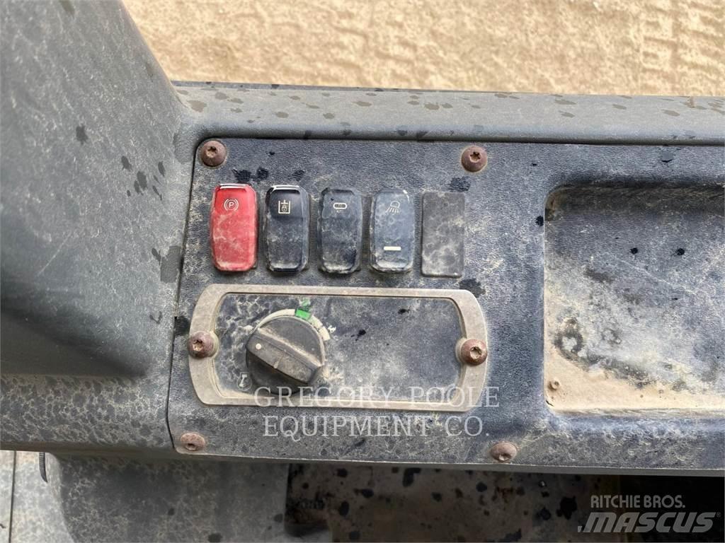 CAT D4K2LGP Верижни булдозери
