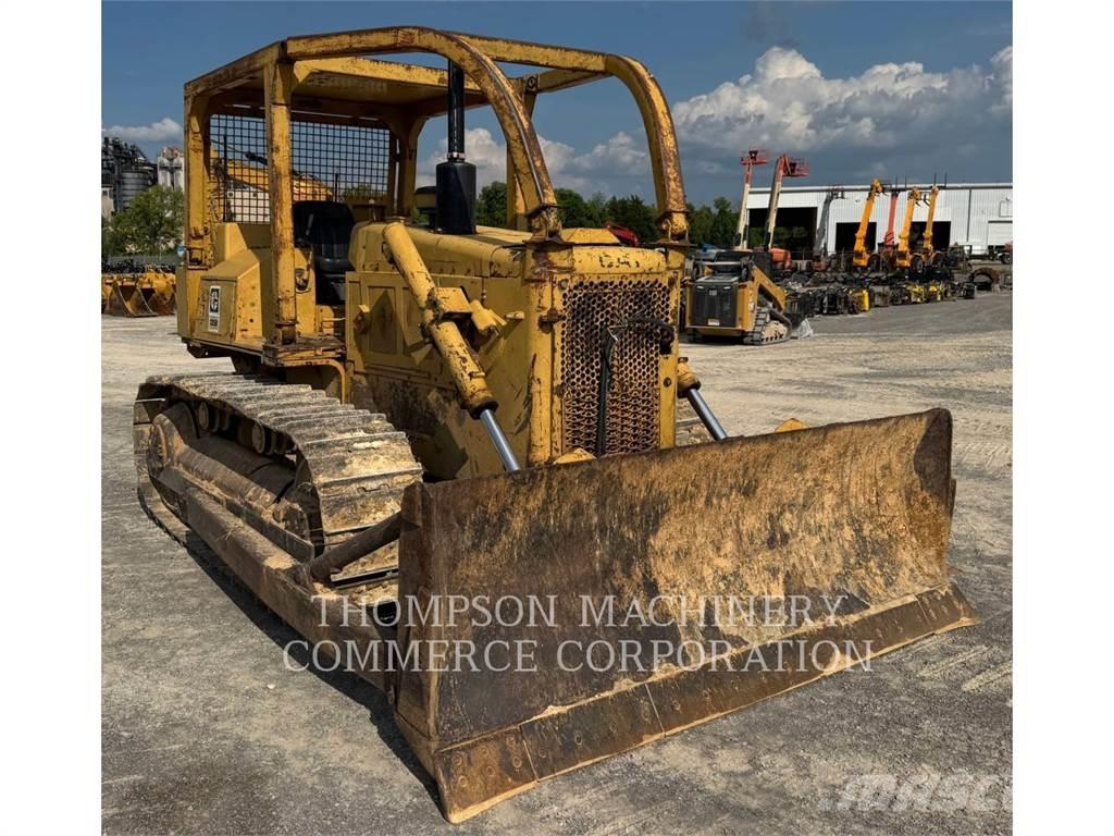 CAT D5B Верижни булдозери
