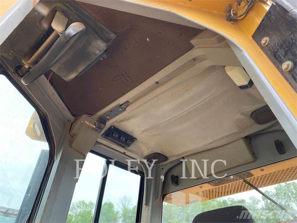 CAT D5G Верижни булдозери
