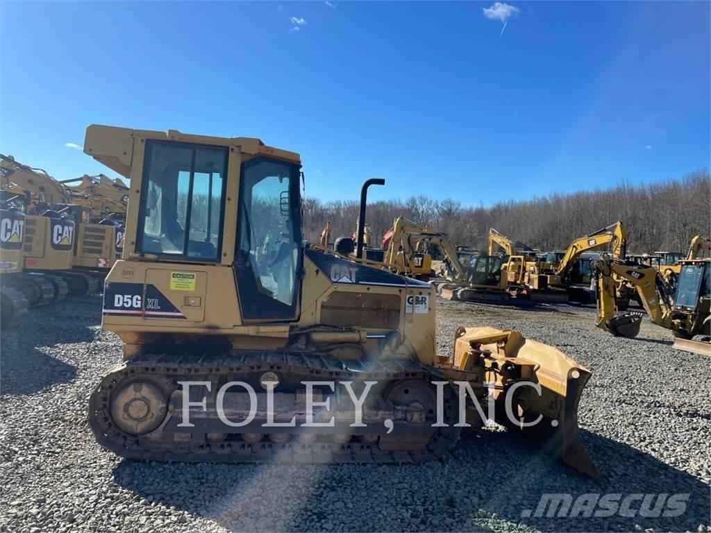 CAT D5G Верижни булдозери
