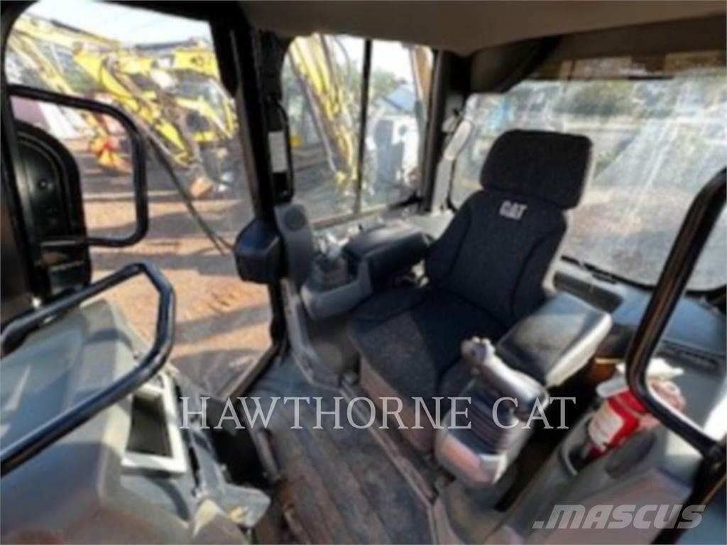 CAT D5K2 XL Верижни булдозери
