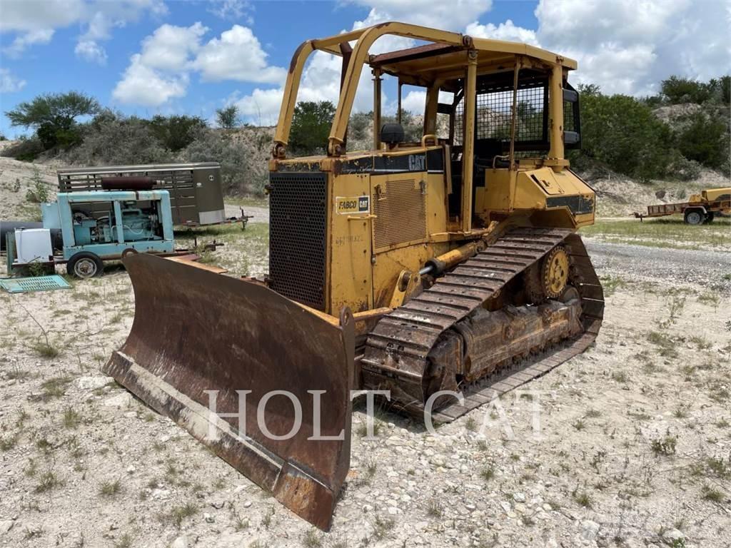 CAT D5M Верижни булдозери
