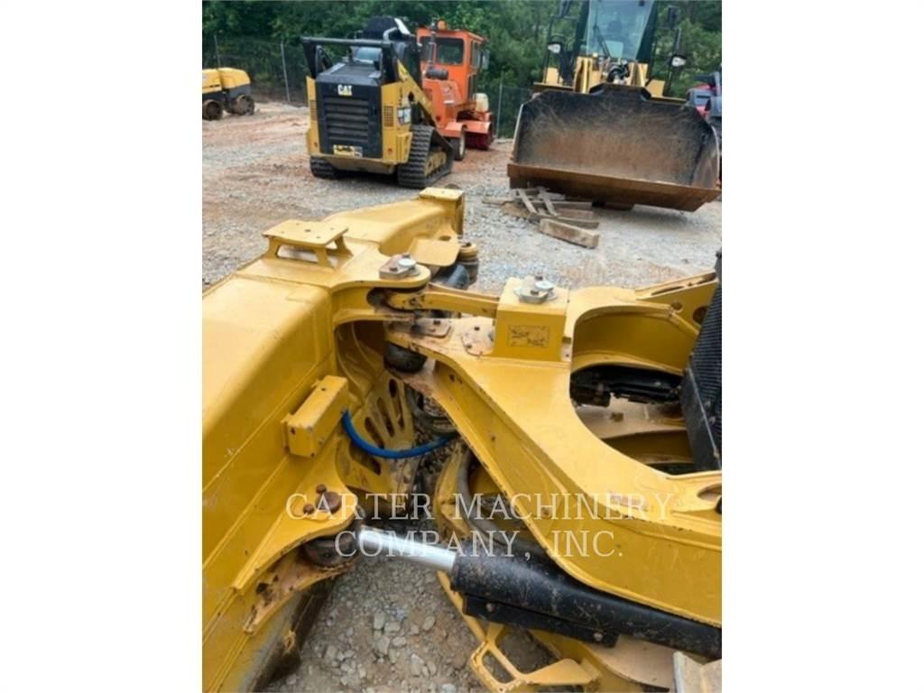 CAT D6 Верижни булдозери
