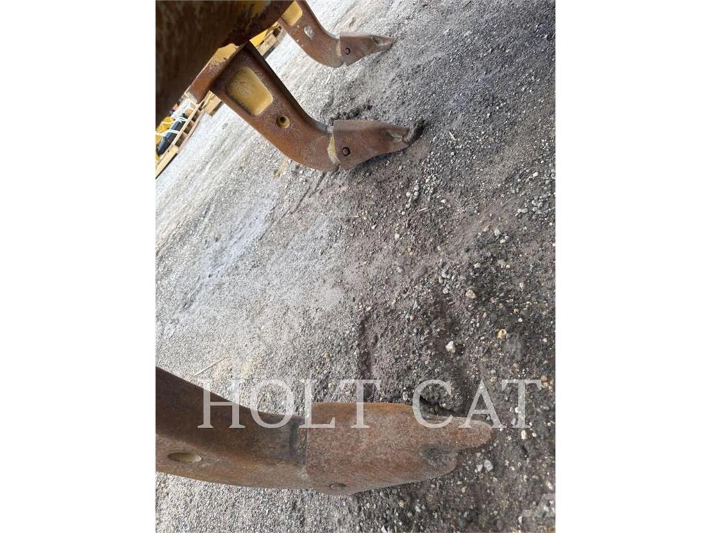 CAT D6 Верижни булдозери
