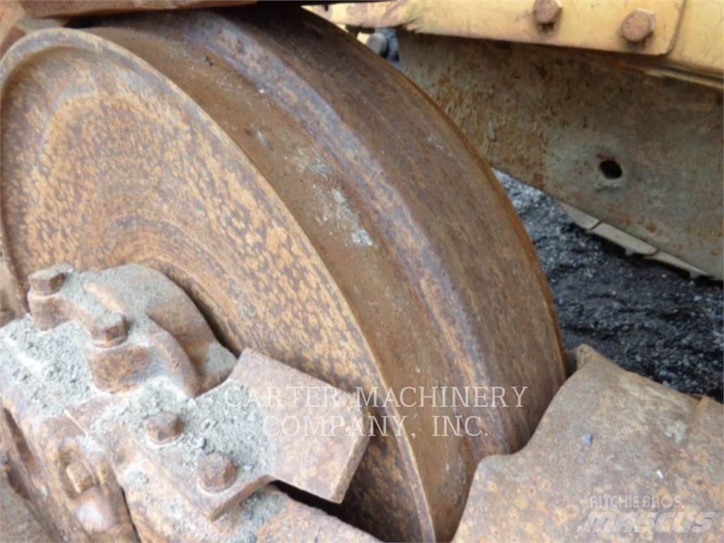 CAT D6C Верижни булдозери
