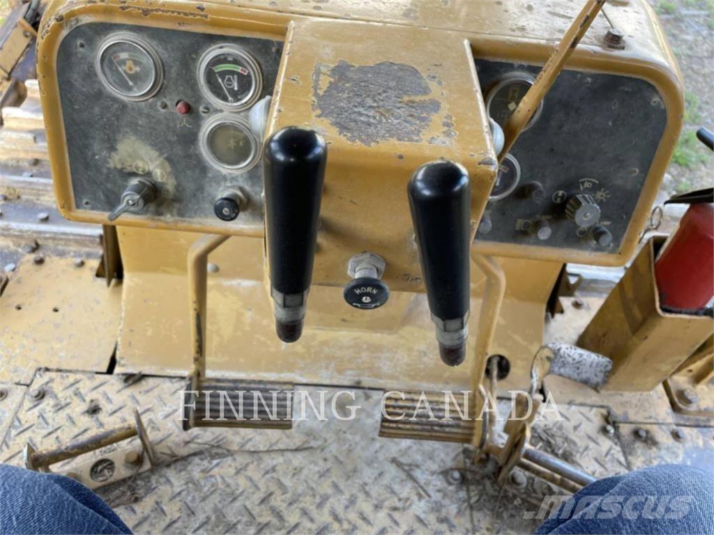 CAT D6E Верижни булдозери
