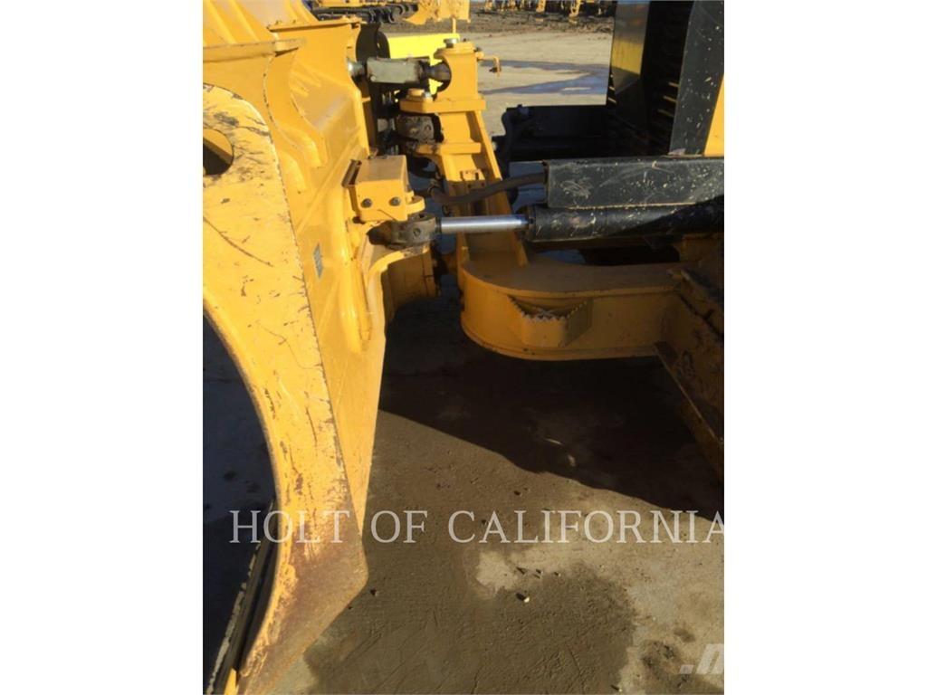 CAT D6K2 Верижни булдозери
