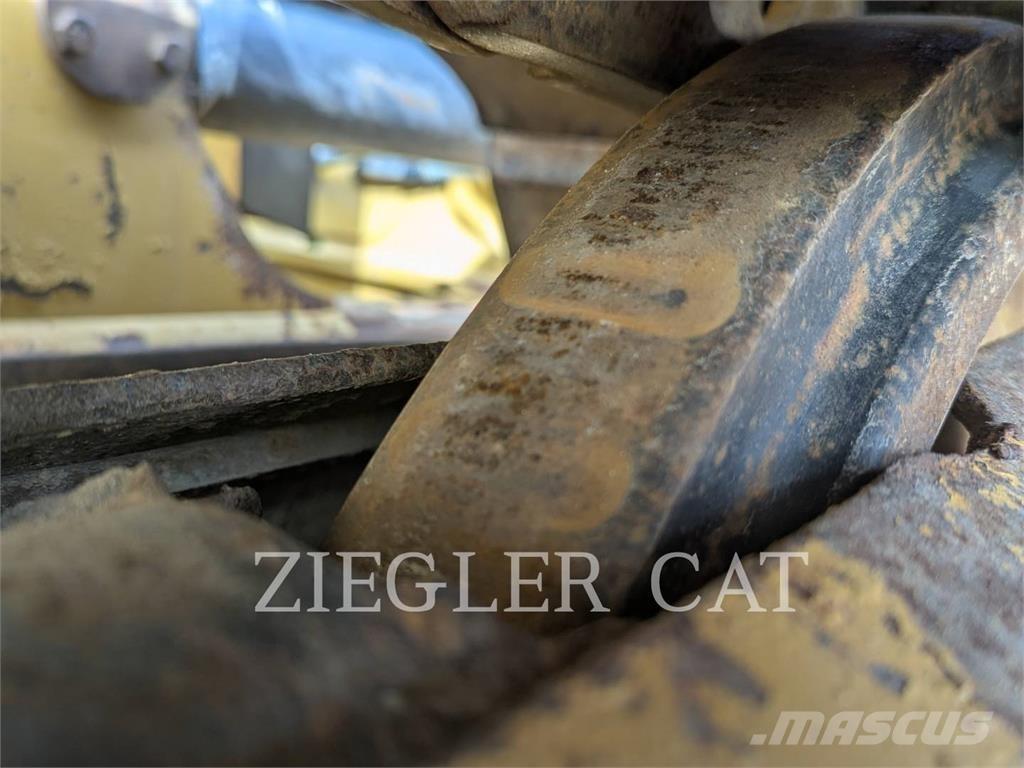 CAT D6K2 Верижни булдозери

