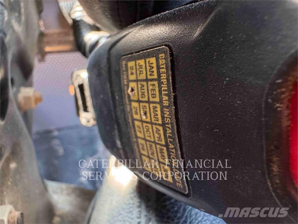 CAT D6K2LGP Верижни булдозери
